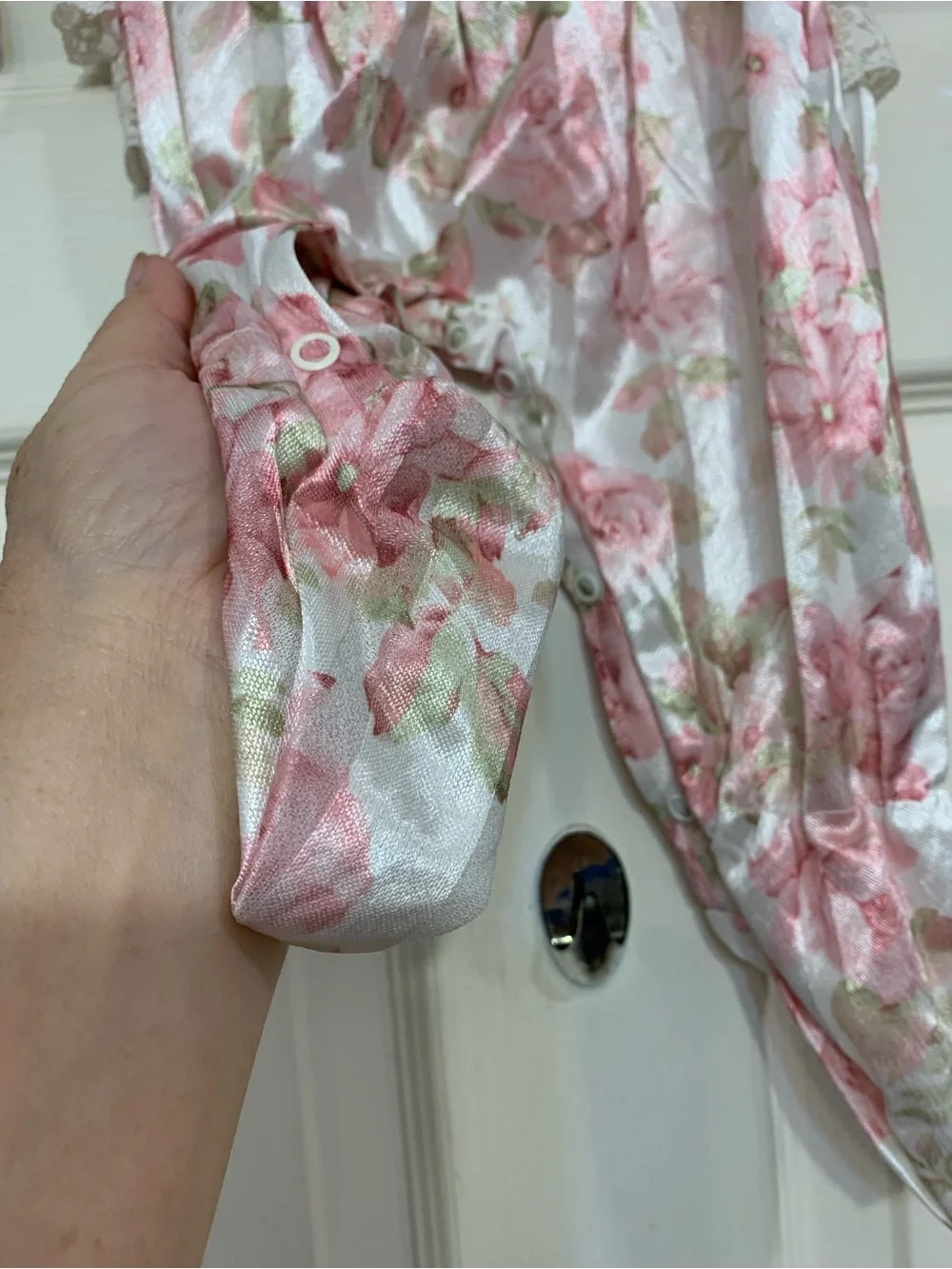 Vintage Edie Bee Girls Silky Pink & Ivory Floral & Lace 6mon Sleeper.       3641